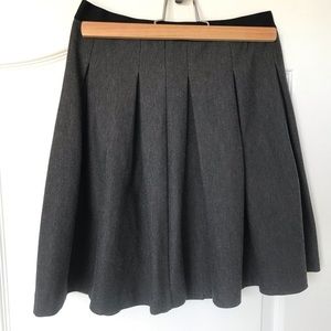 Uniqlo pleated skirt in dark gray, size s